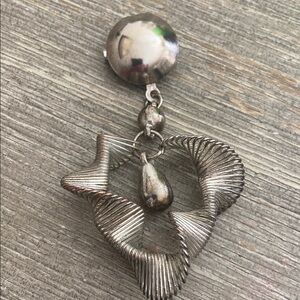 5/$10❤️❤️❤️Vintage 60s UpCycled Twisted Metal Dangling Broach